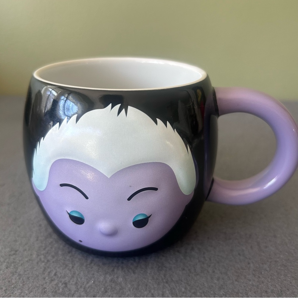 Disney Store Mug Tsum Tsum
URSULA 2016 Ceramic Cup 16 oz
